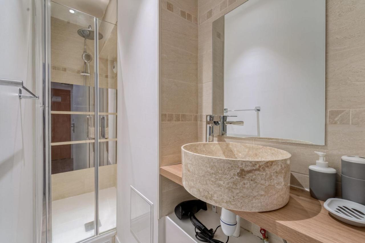 Beautiful Apartement With 2 Bedrooms In Paris Centre ภายนอก รูปภาพ